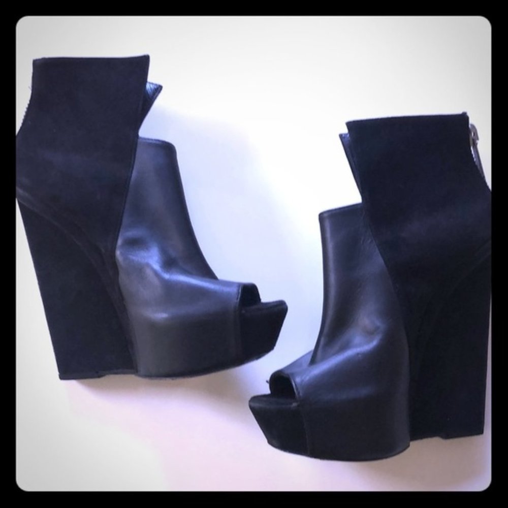 Gareth Pugh runway leather asymmetric Cruella De Ville platform wedge bootie